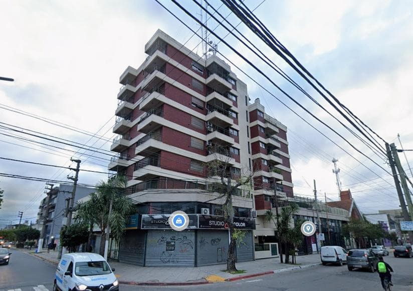 For Sale and Rent | Excellent 2-Room Apartment in the Heart of Downtown Moreno (North Side) — On the Corner of Av. Libertador and Independencia
