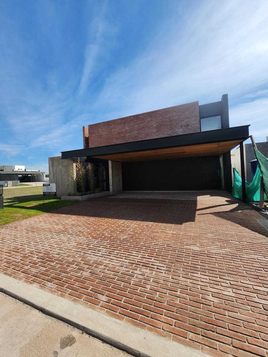 House for sale in the Southern District - M29 - L28 - Lot size: 360 m - Floor area: 180 m