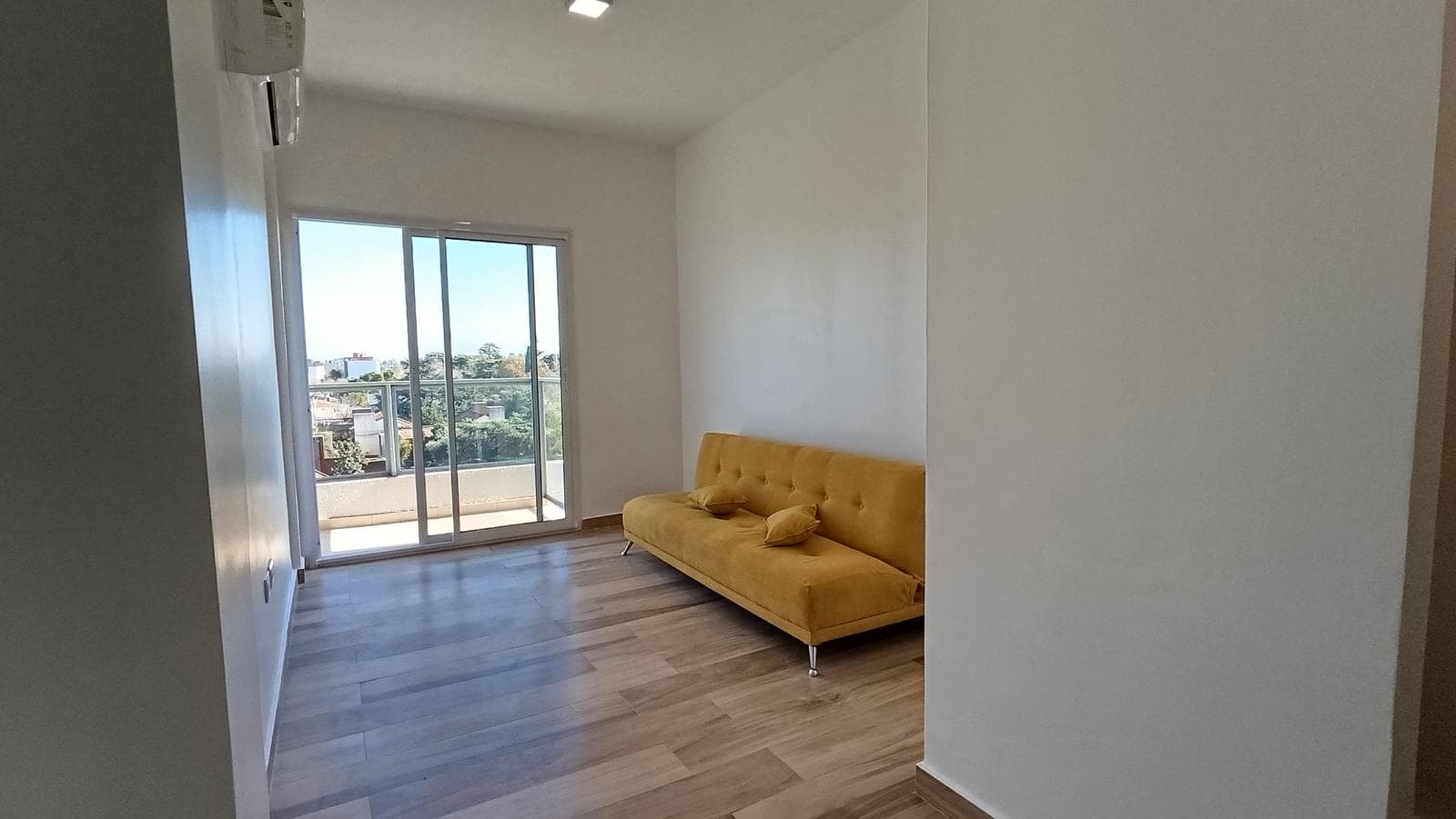 For Sale, Apartment, 2 Rooms, Laundry Room, Garage, Balcony, Downtown Moreno