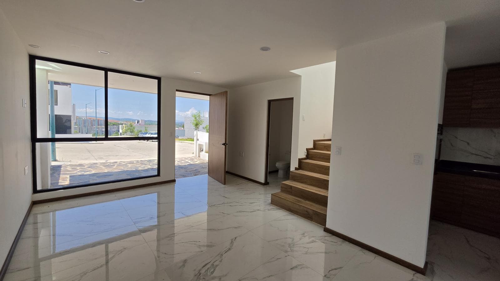 Casa en Venta Cañadas en Fraccionamiento privado con lago y canchas multideportivas
