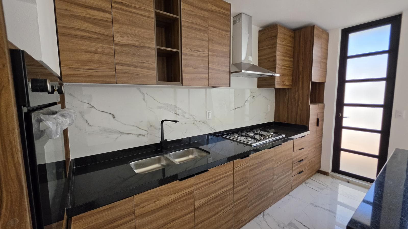 Casa en Venta Cañadas en Fraccionamiento privado con lago y canchas multideportivas
