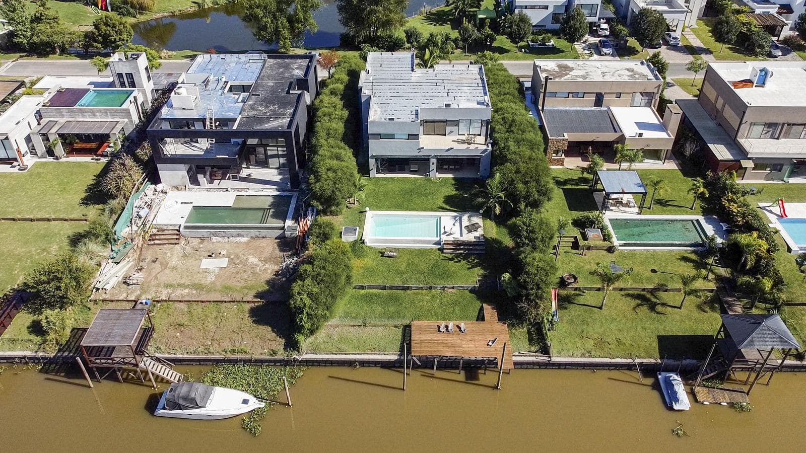 House by the River with a Pool in the San Benito Nautical Neighborhood