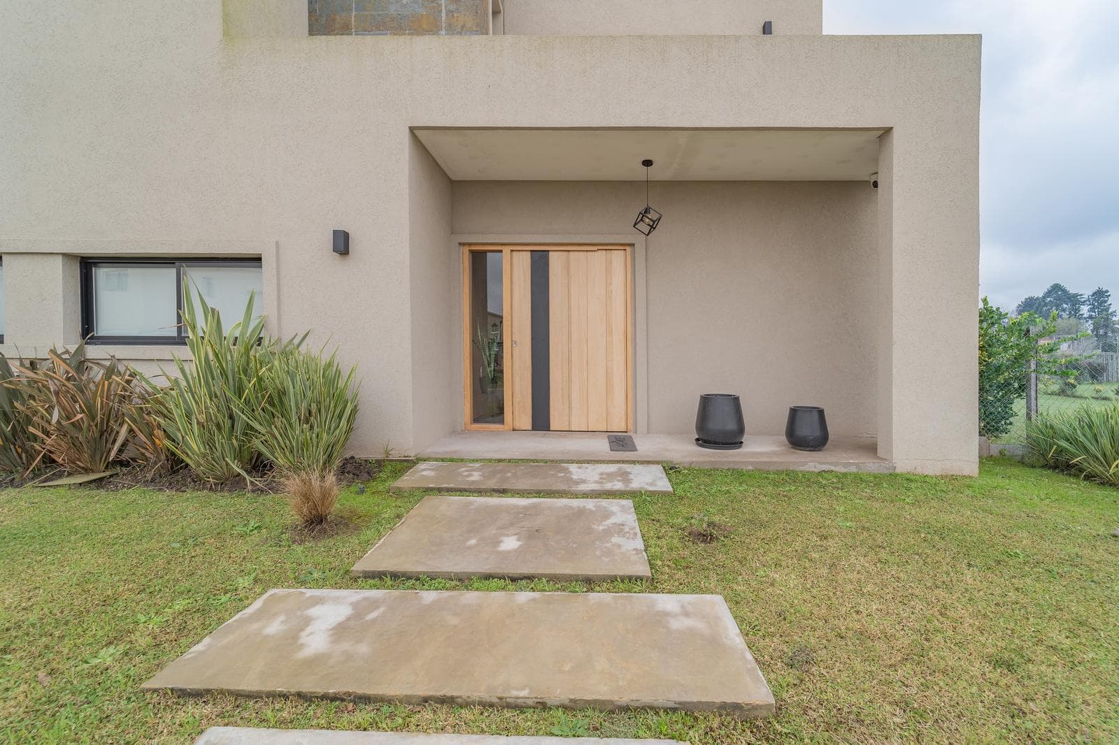 For Sale: House San Pablo 5 with a concrete parking lot and a carport.