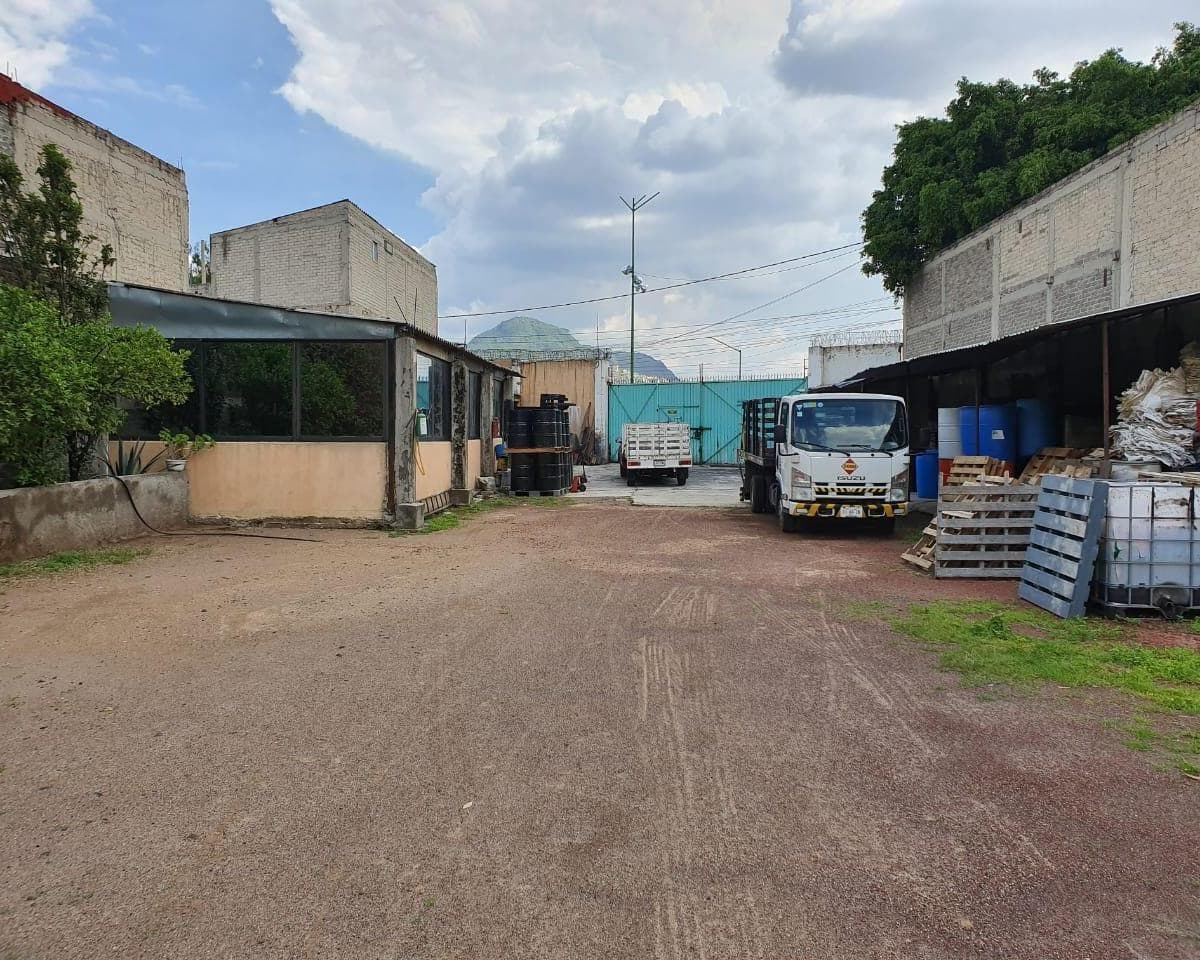 Land for Sale or Rent in Santa Martha Acatitla with Offices and 22 Meters of Frontage