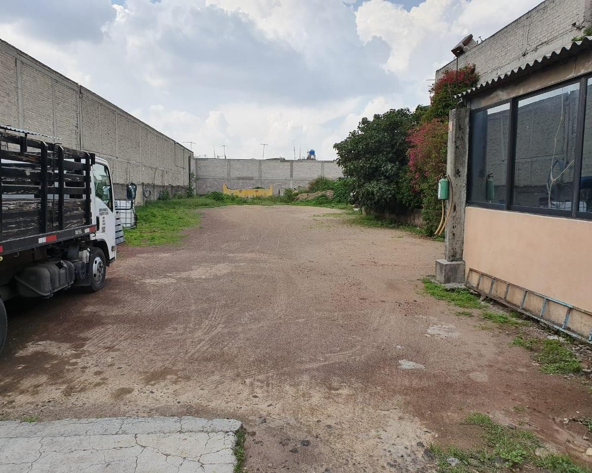Land for Sale or Rent in Santa Martha Acatitla with Offices and 22 Meters of Frontage