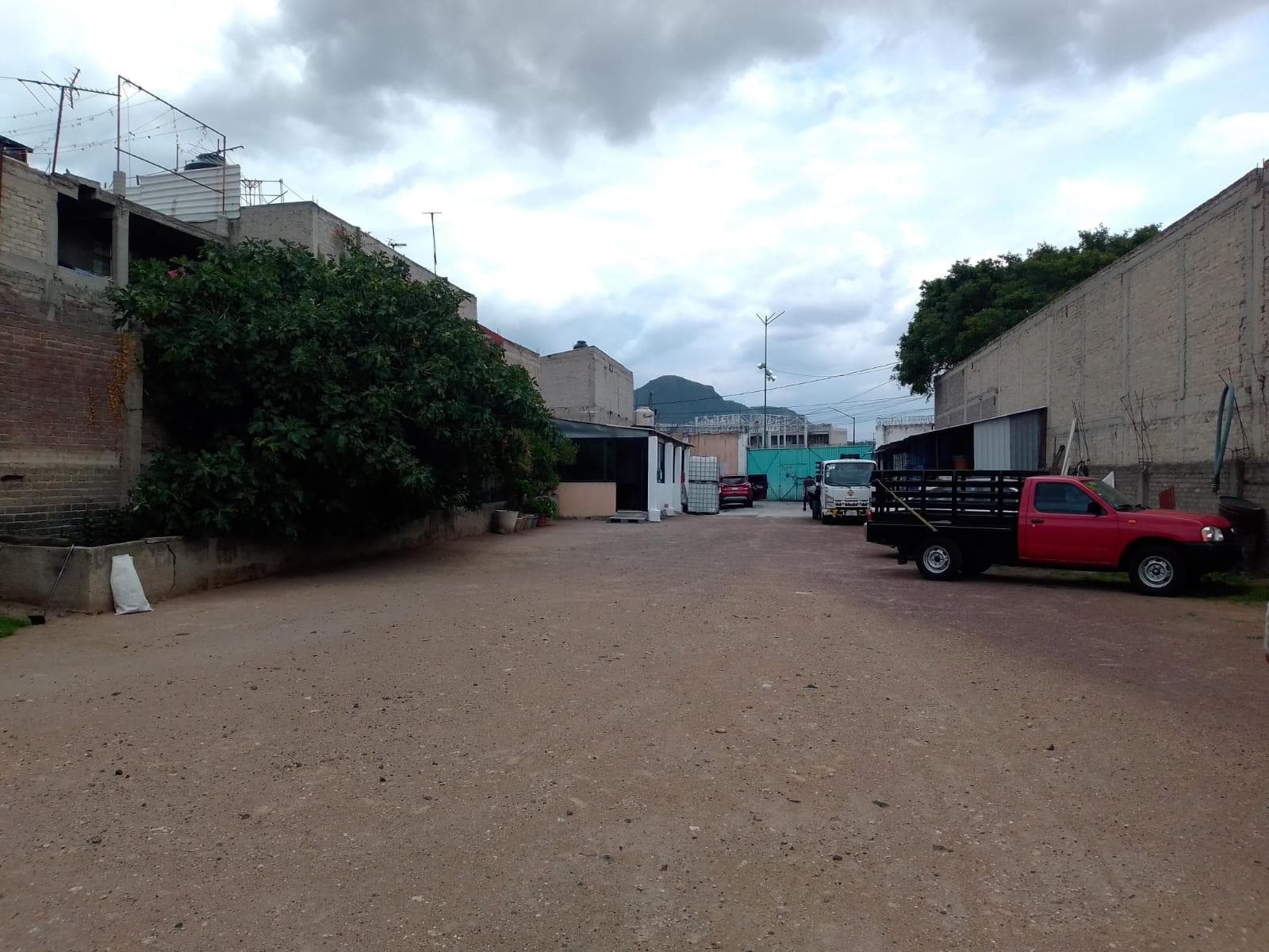 Land for Sale or Rent in Santa Martha Acatitla with Offices and 22 Meters of Frontage