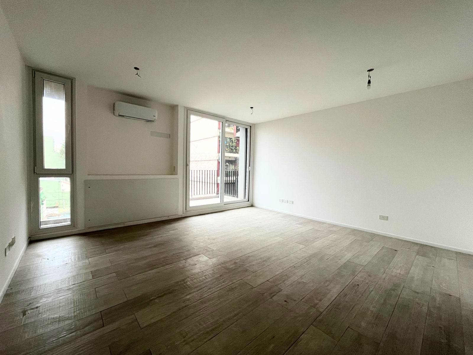 One-room apartment in Almagro with a balcony