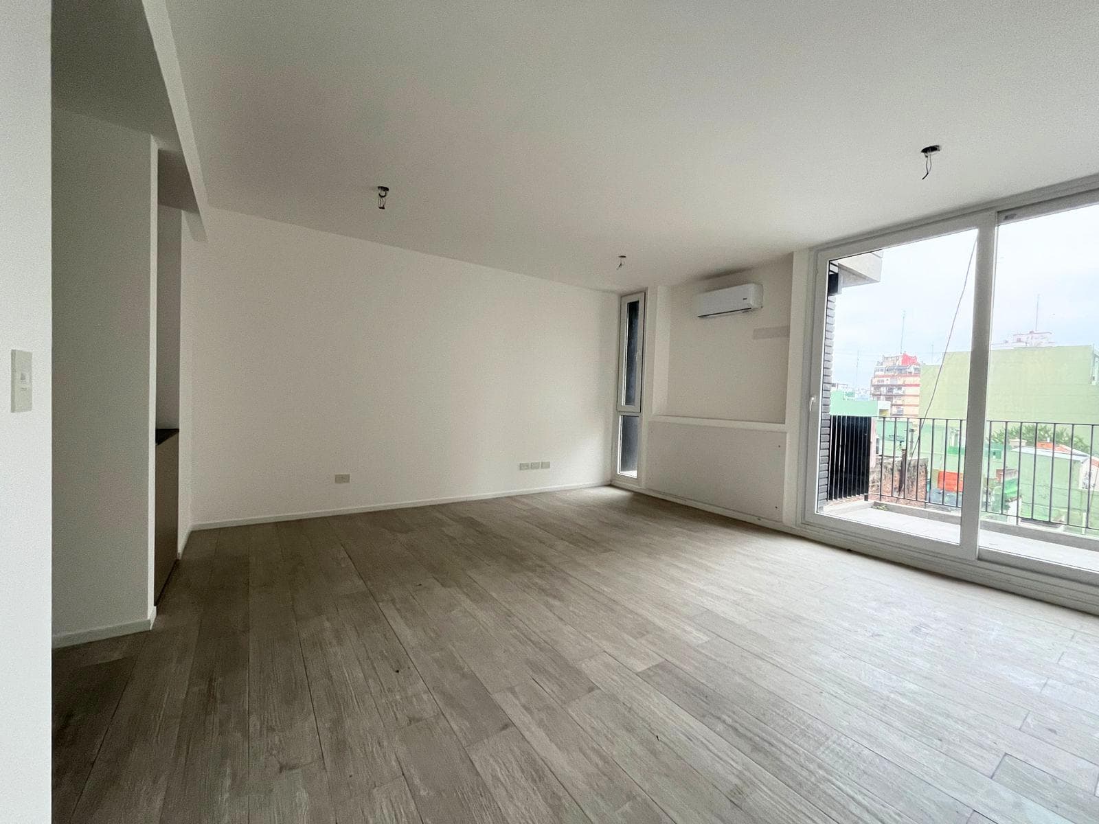 One-room apartment in Almagro with a balcony