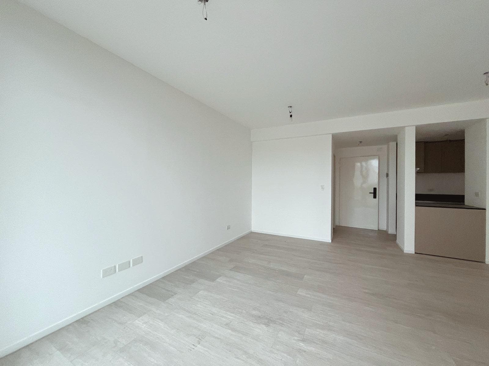 One-room apartment in Almagro with a balcony