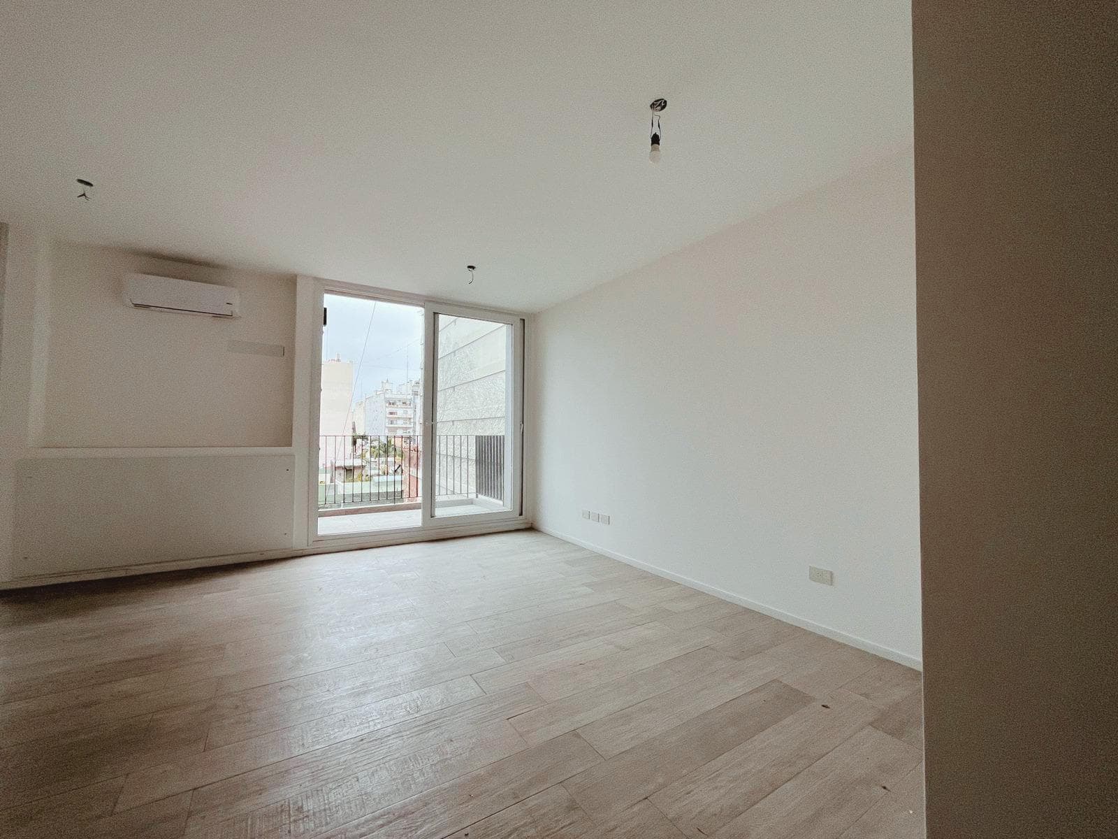 One-room apartment in Almagro with a balcony