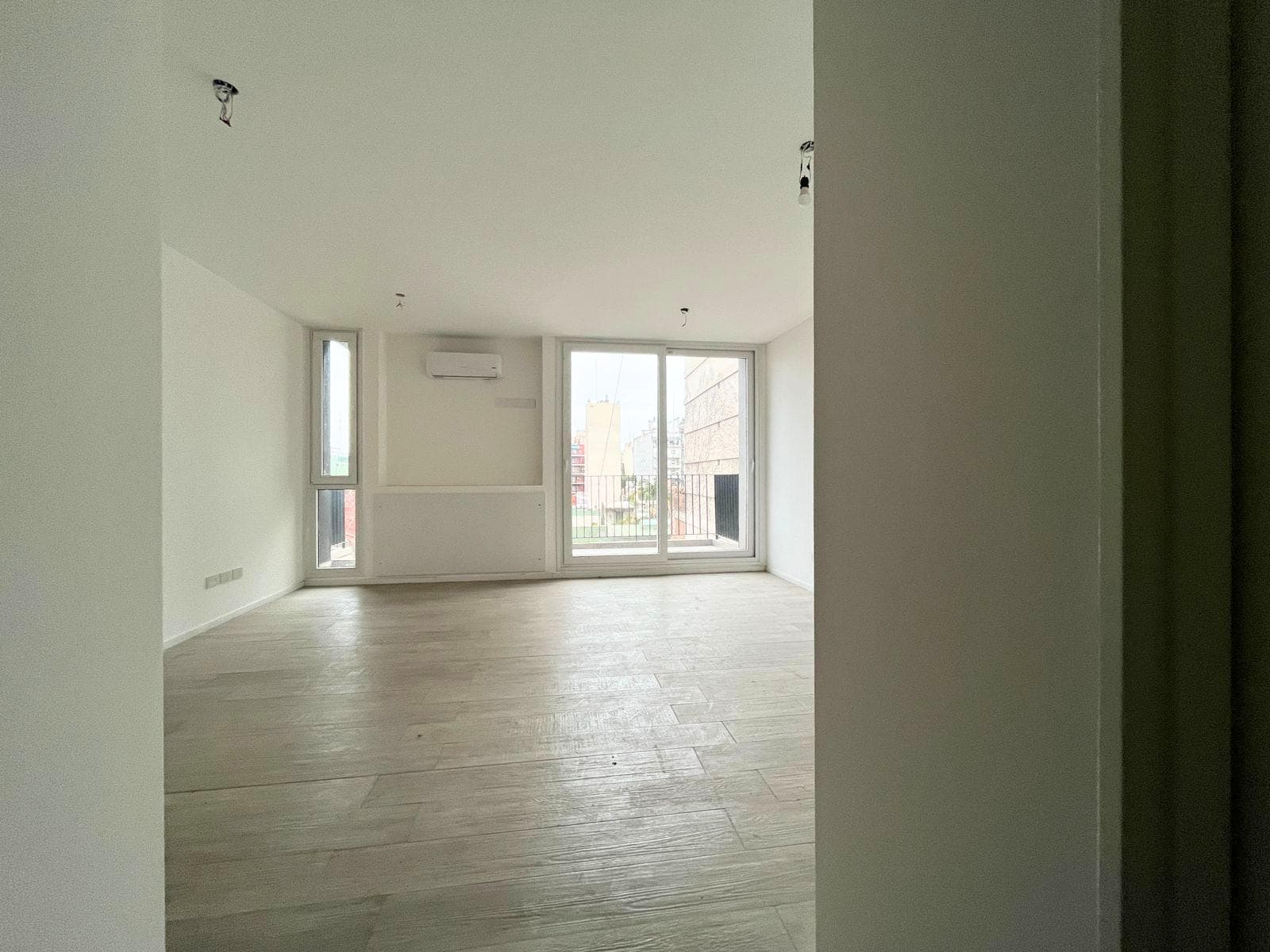 One-room apartment in Almagro with a balcony