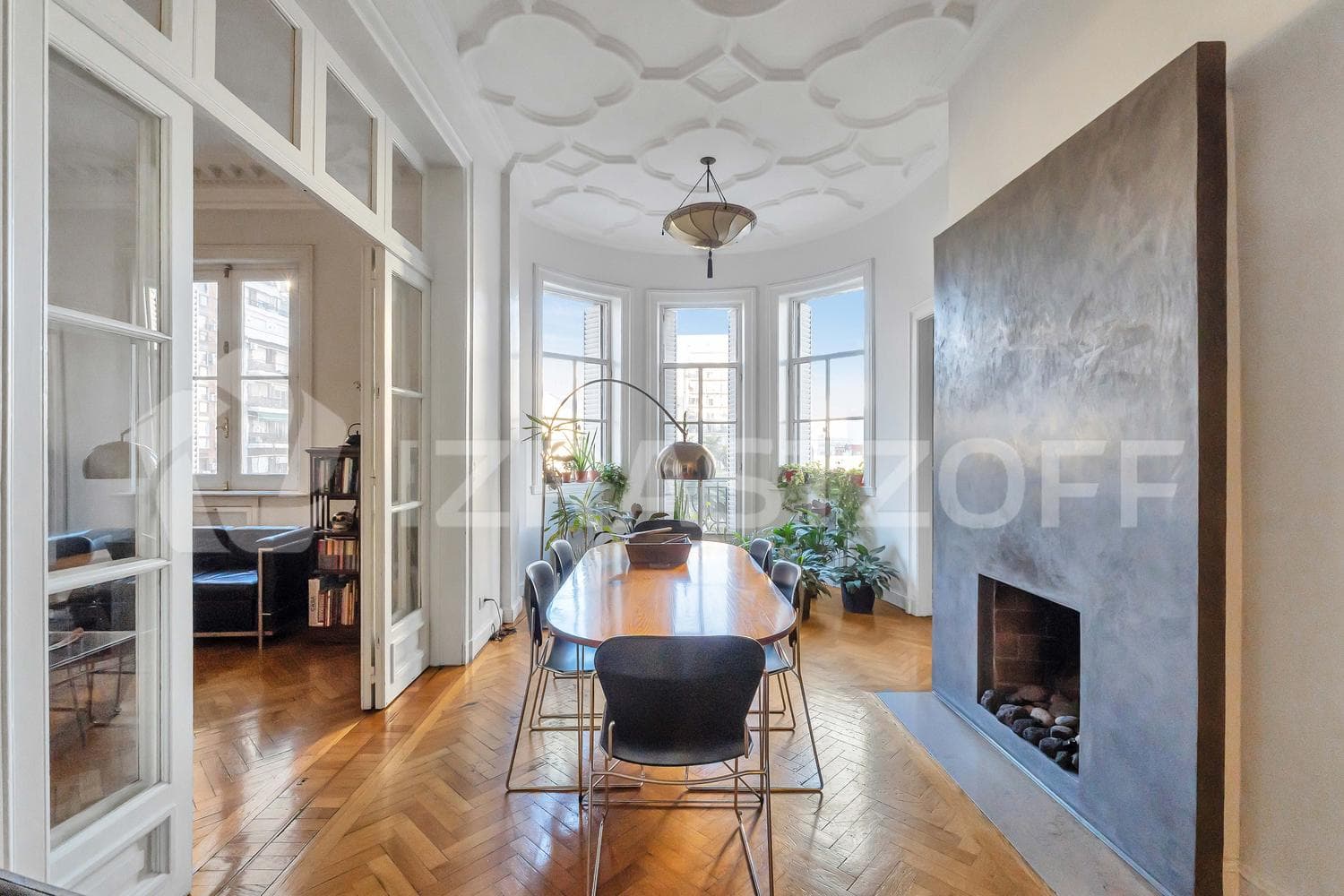 6-Room Apartment for Sale in Recoleta: Renovated French-Style Apartment