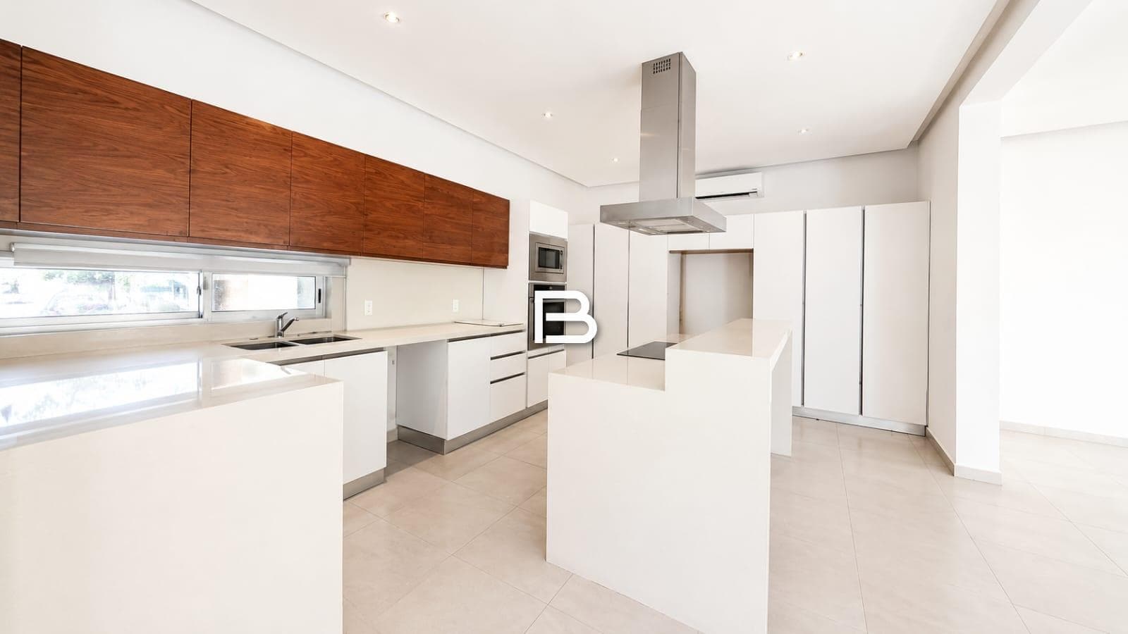 House in Aqua Residencial