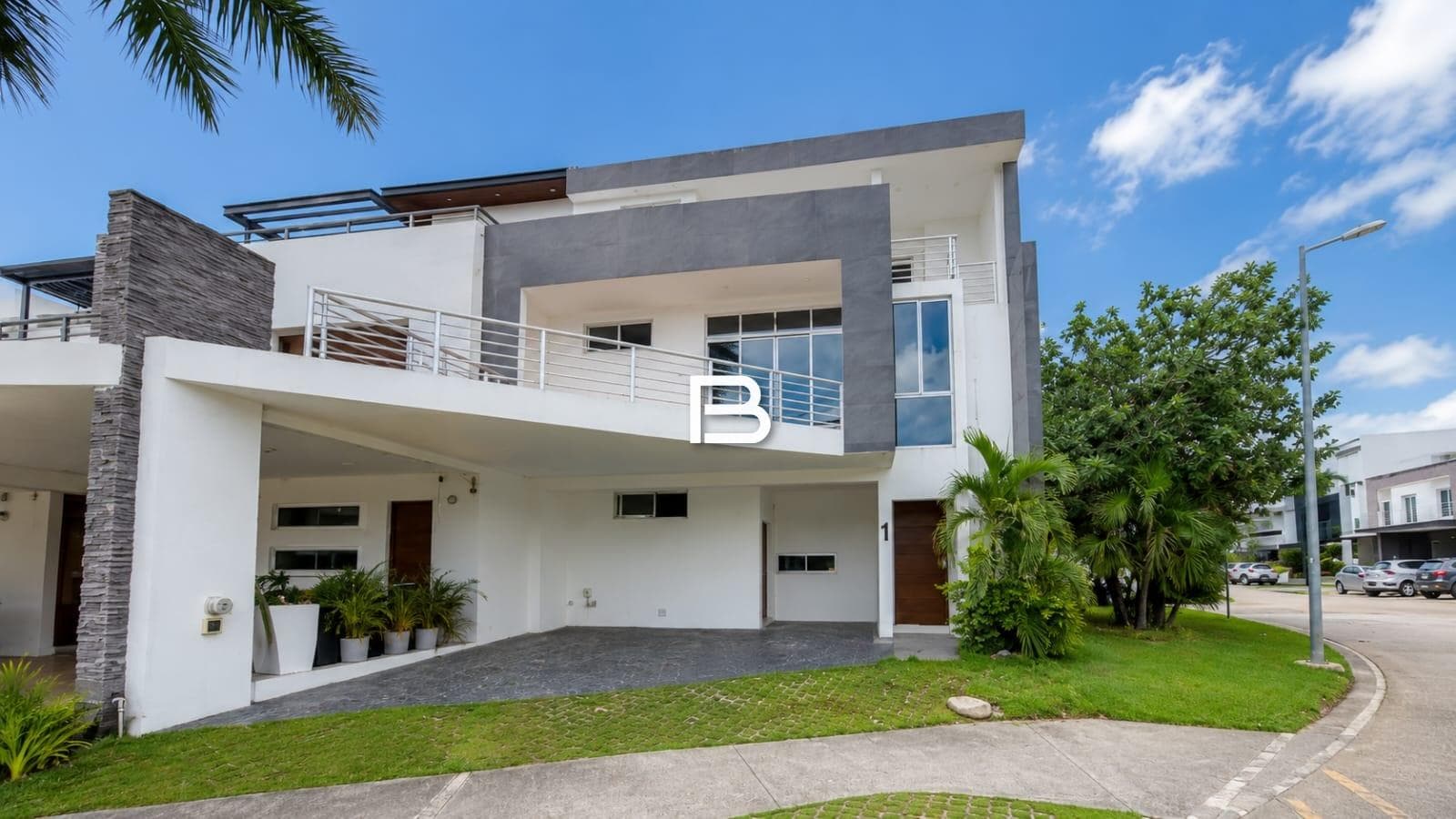 House in Aqua Residencial