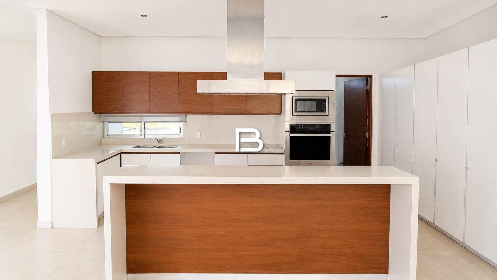 House in Aqua Residencial