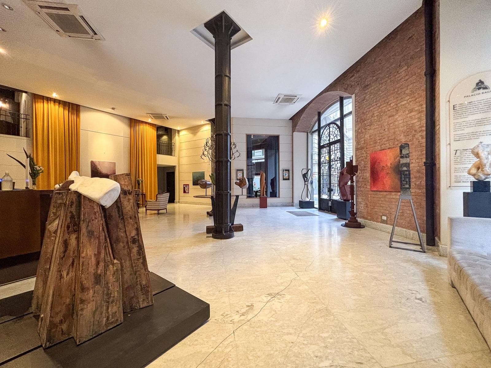 Apartment in Montserrat