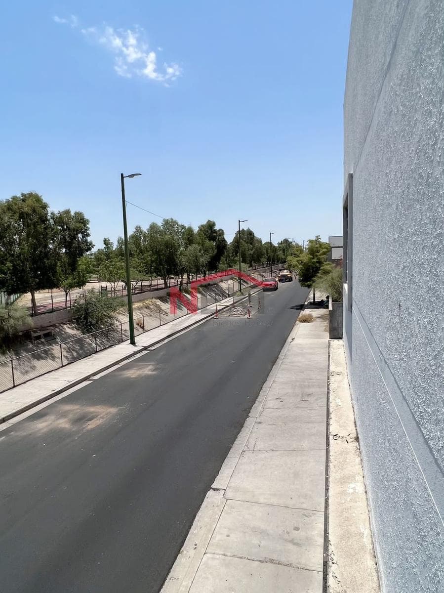 BUILDING FOR SALE IN THE VALLE ESCONDIDO NEIGHBORHOOD IN HERMOSILLO, SONORA.