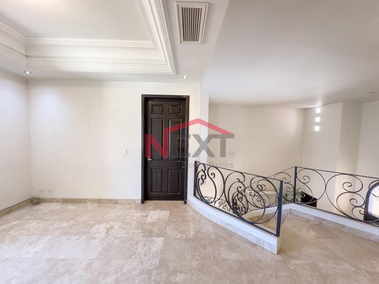 HOUSE FOR SALE IN LA PALOMA RESIDENCIAL