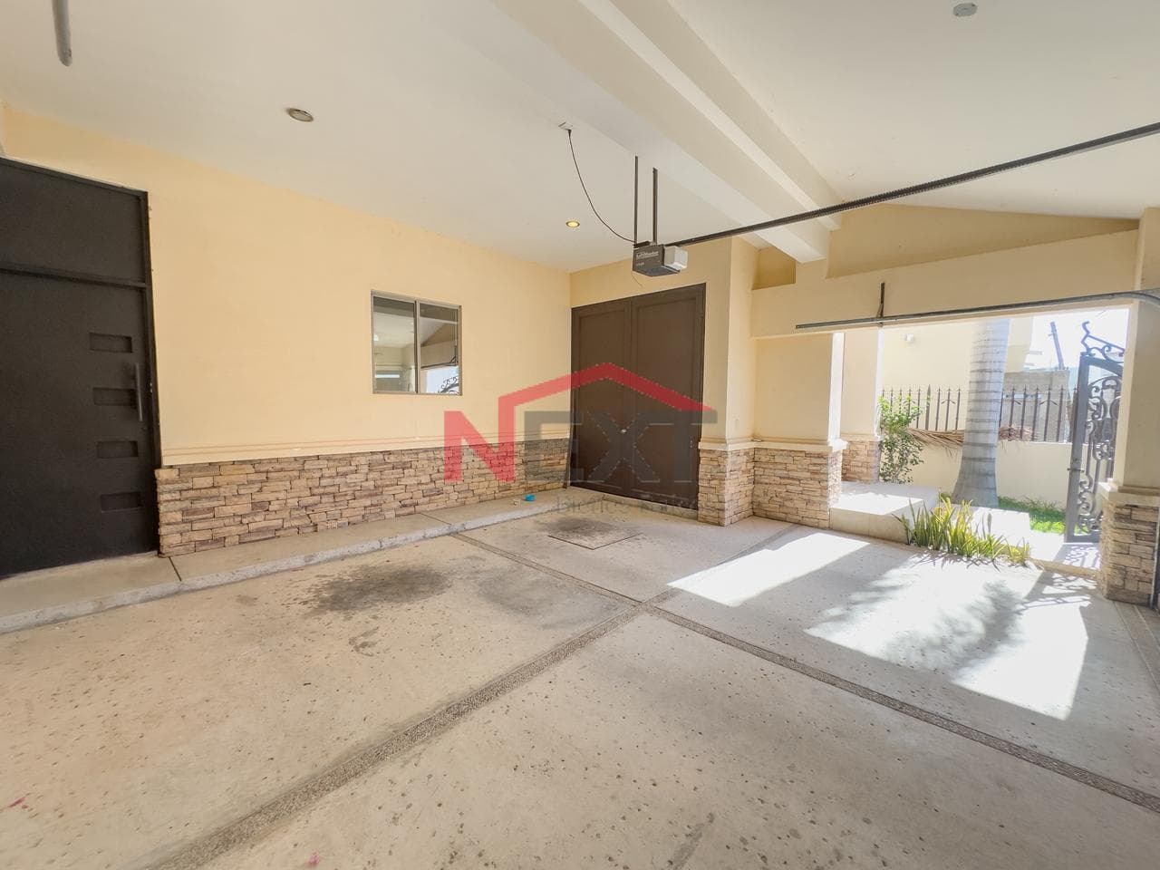 HOUSE FOR SALE IN LA PALOMA RESIDENCIAL