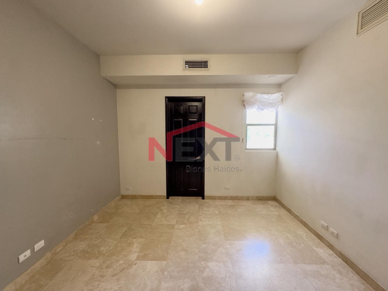 HOUSE FOR SALE IN LA PALOMA RESIDENCIAL