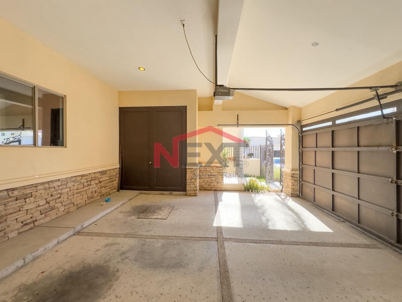 HOUSE FOR SALE IN LA PALOMA RESIDENCIAL