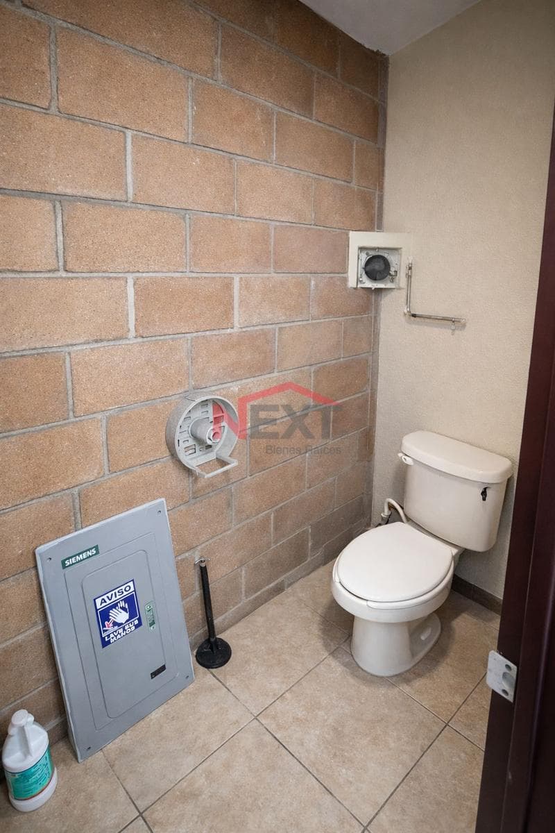 OFFICE FOR RENT IN THE EMILIANO ZAPATA NEIGHBORHOOD