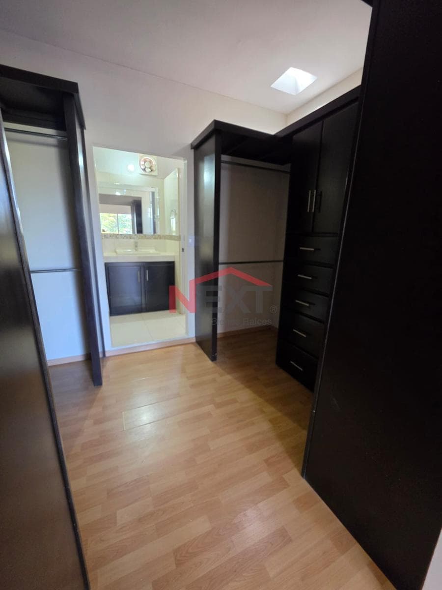 HOUSE FOR SALE IN THE CORCELES NEIGHBORHOOD