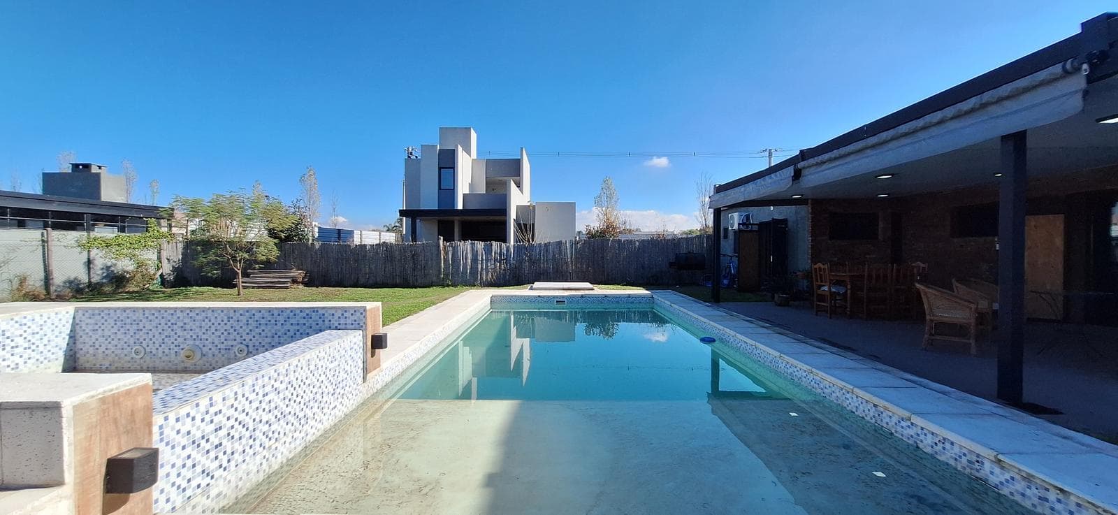 3-BEDROOM HOUSE FOR SALE WITH SWIMMING POOL, JACUZZI, AND LARGE YARD IN THE LA PAMPEANA NEIGHBORHOOD