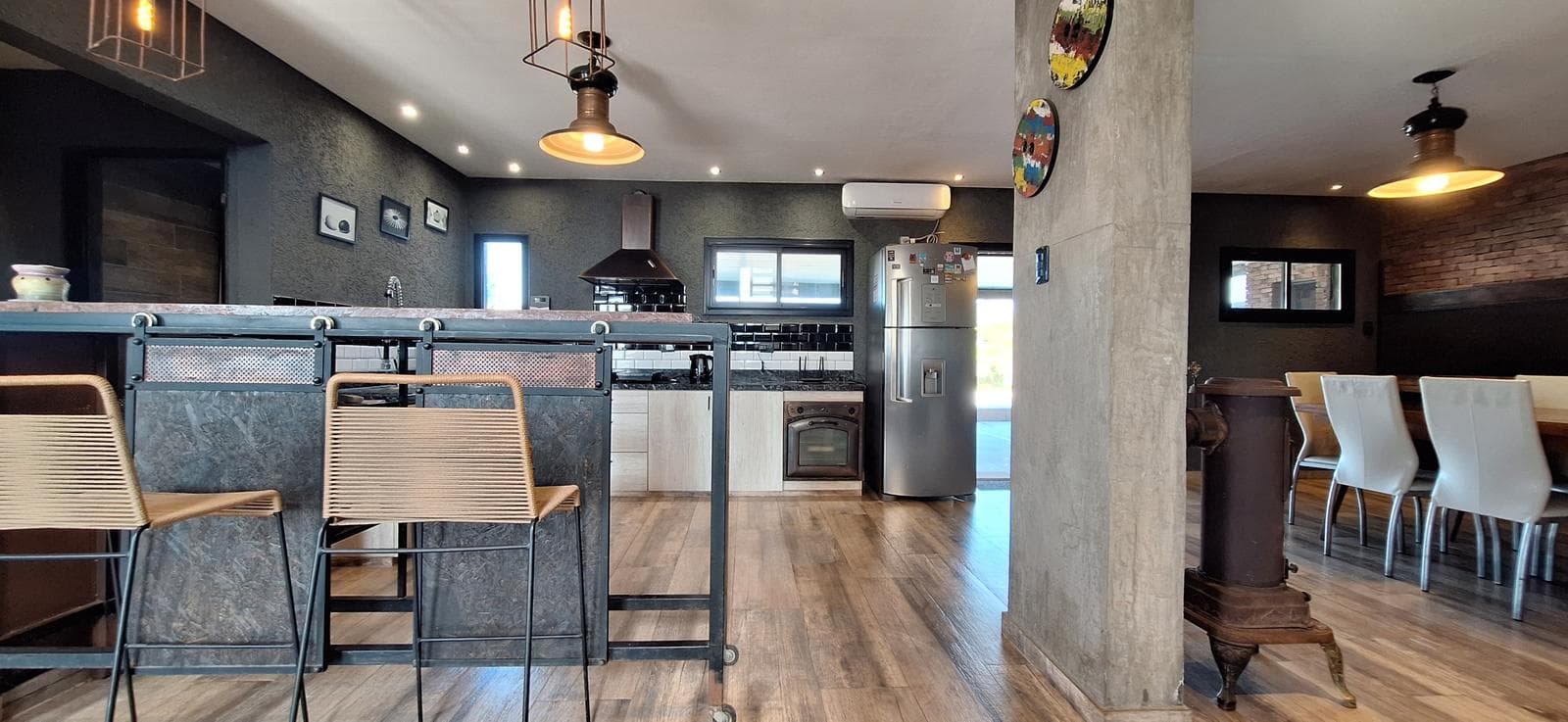 CASA EN VENTA 3 DORMITORIOS CON PISCINA JACUZZI Y GRAN PATIO BARRIO LA PAMPEANA