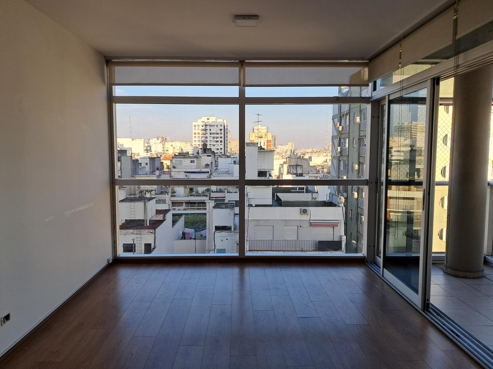 Excellent high-rise apartment with amenities