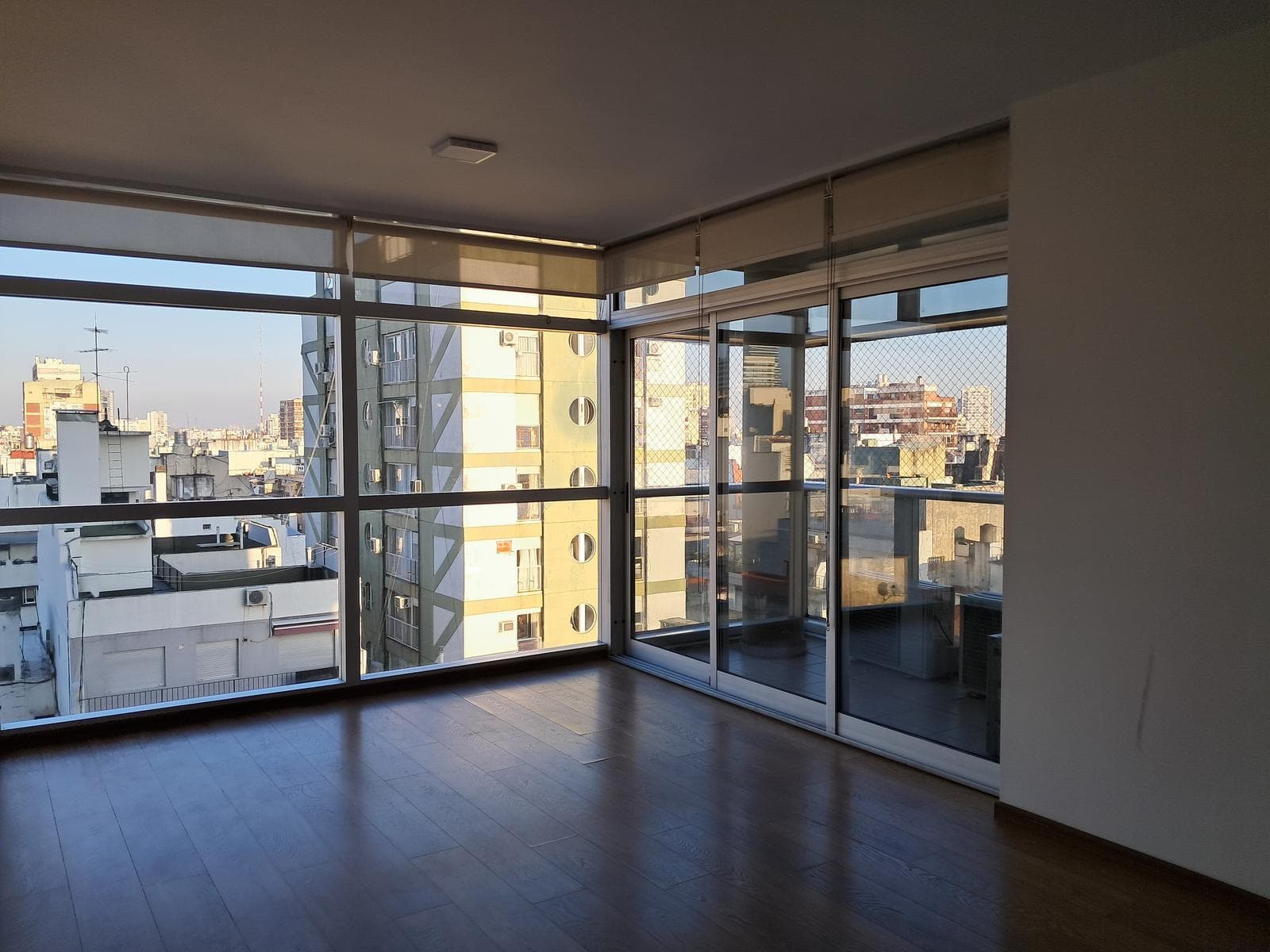 Excellent high-rise apartment with amenities