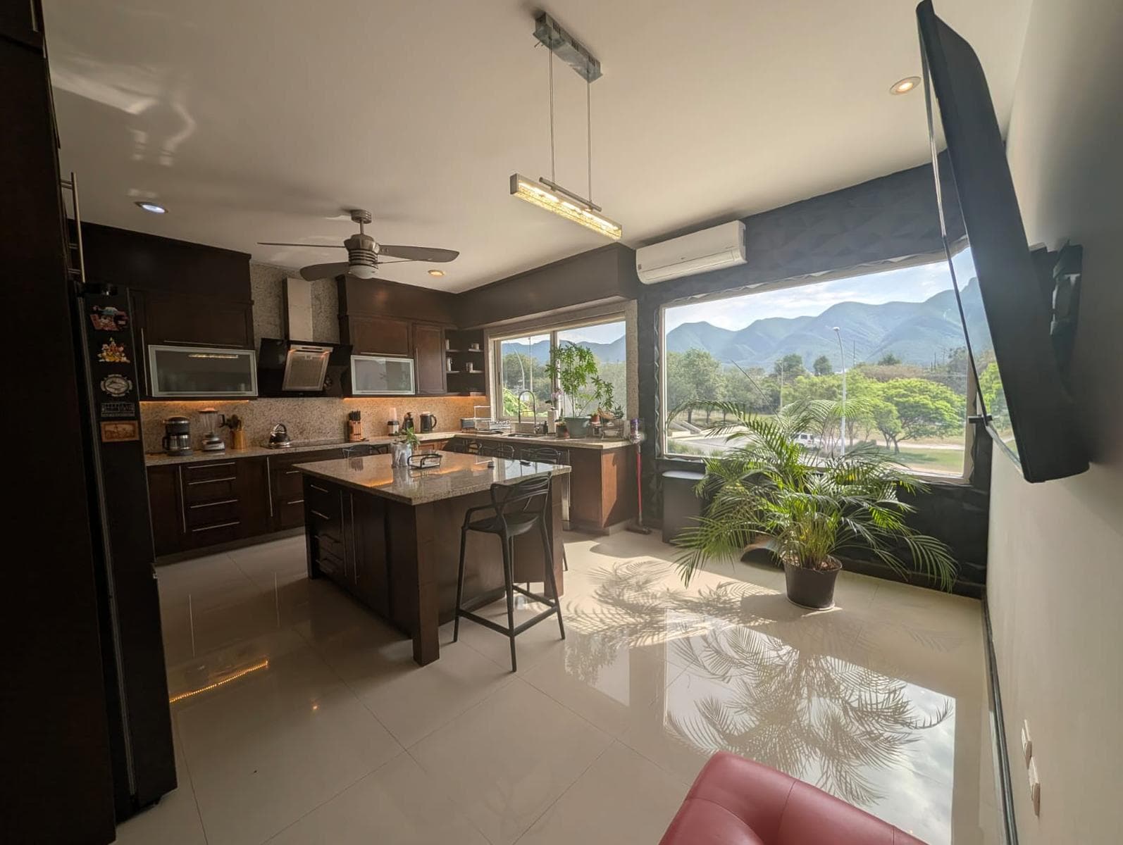 SPECTACULAR LUXURY HOME FOR SALE – CAROLCO RESIDENTIAL, FIRST SECTOR