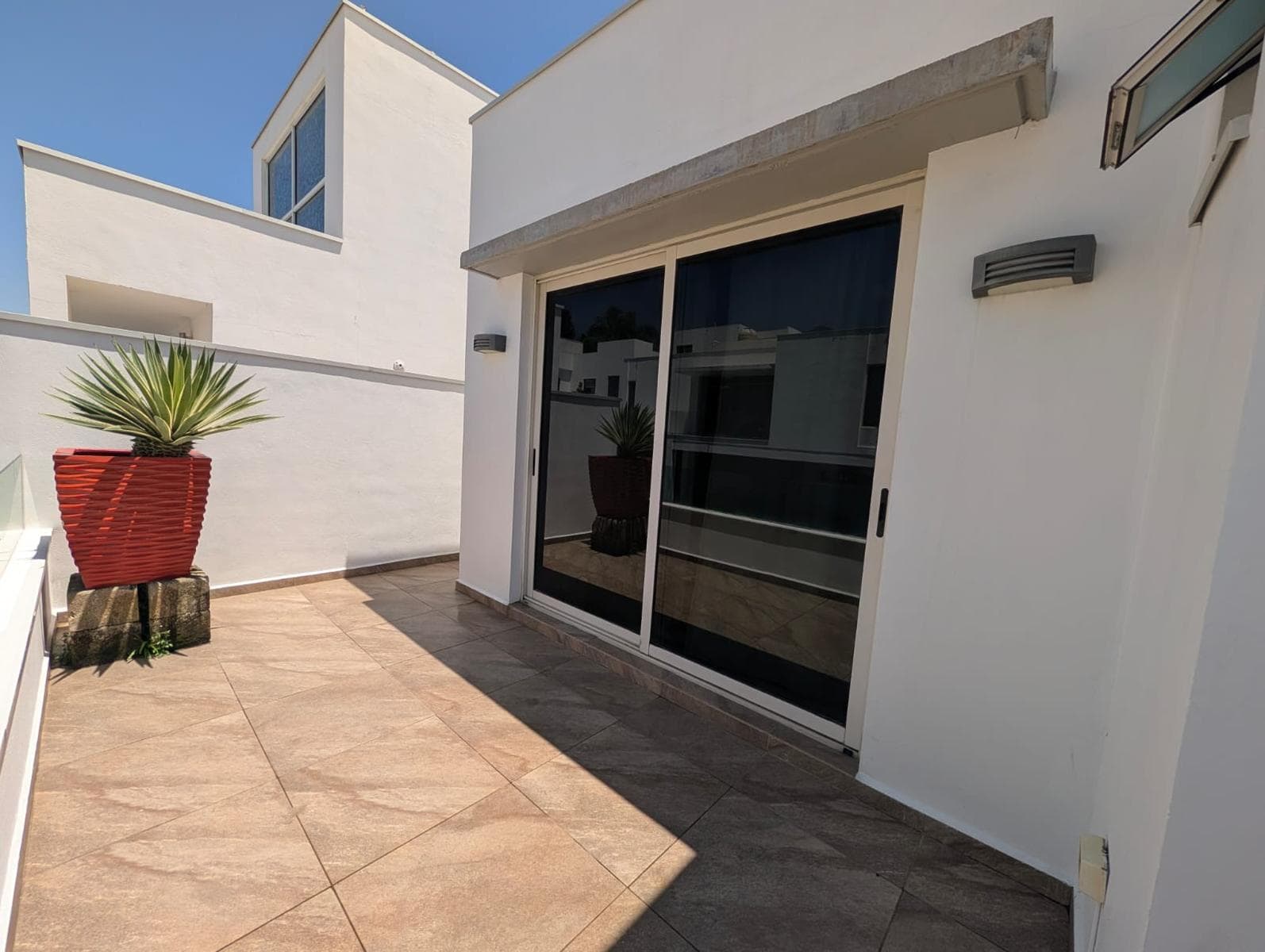 ESPECTACULAR RESIDENCIA DE LUJO EN VENTA – CAROLCO RESIDENCIAL, PRIMER SECTOR