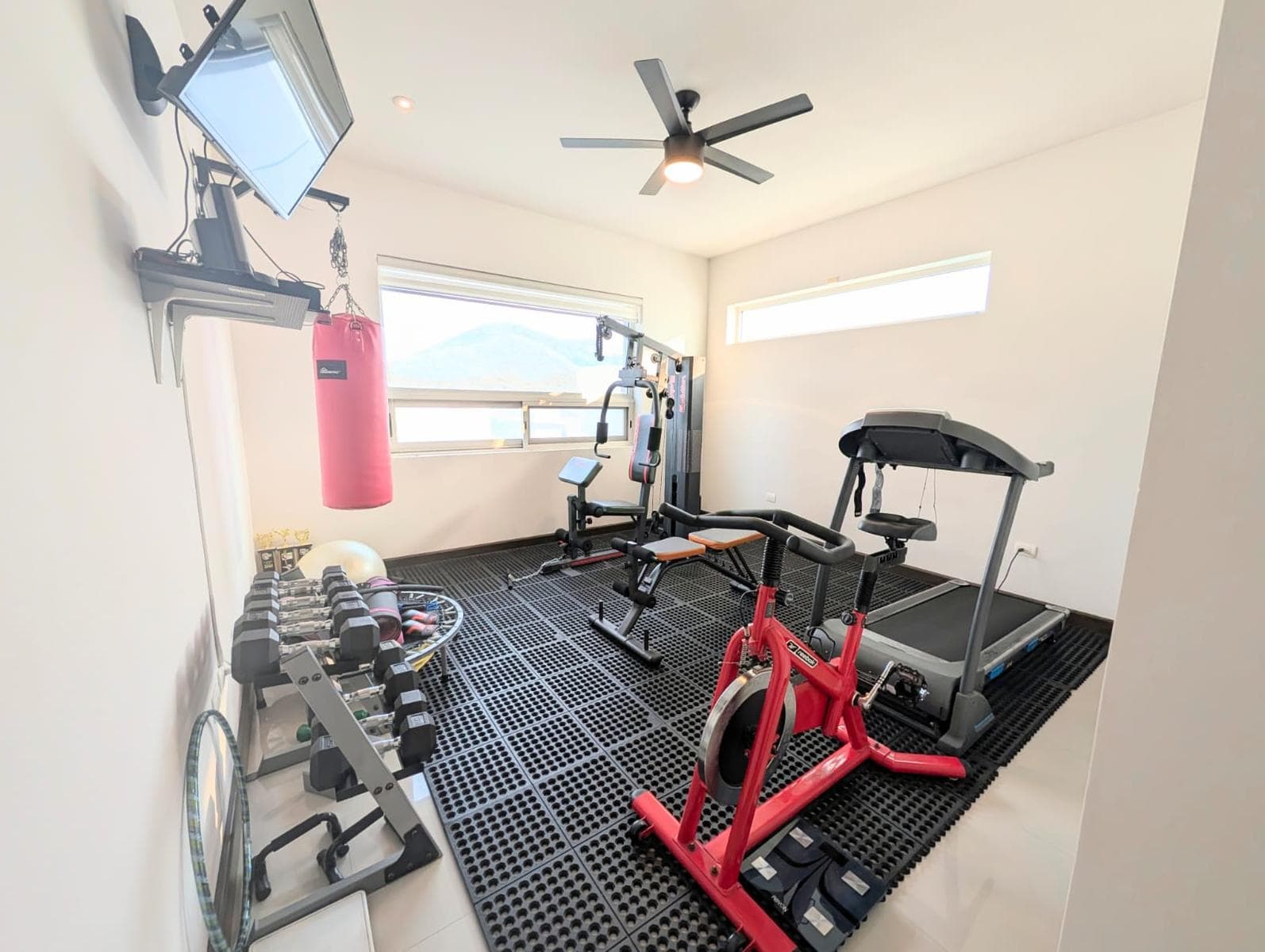 ESPECTACULAR RESIDENCIA DE LUJO EN VENTA – CAROLCO RESIDENCIAL, PRIMER SECTOR
