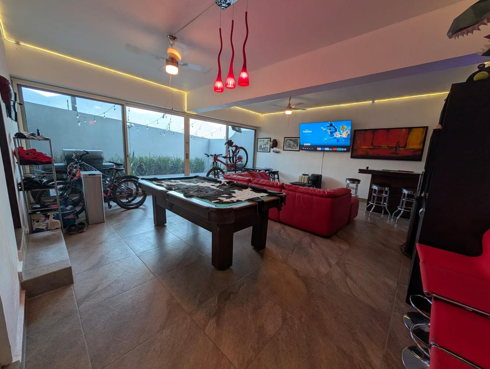 ESPECTACULAR RESIDENCIA DE LUJO EN VENTA – CAROLCO RESIDENCIAL, PRIMER SECTOR
