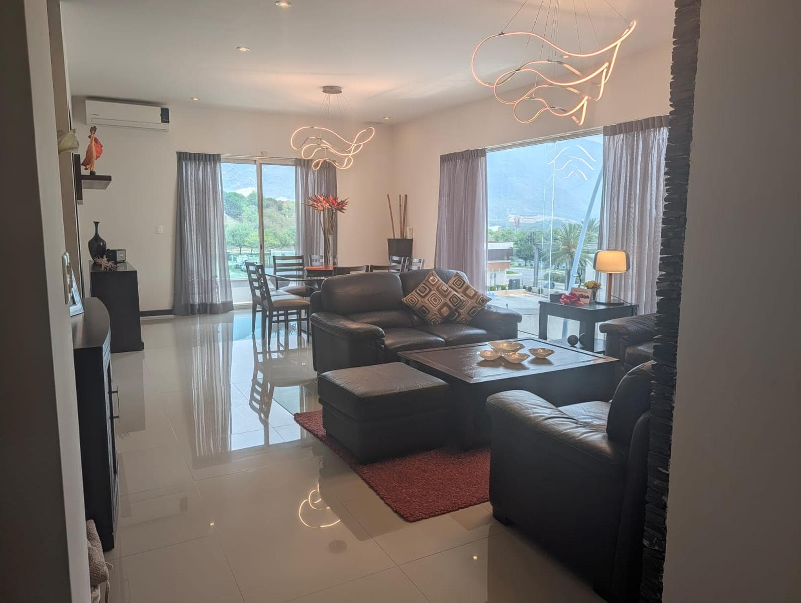 ESPECTACULAR RESIDENCIA DE LUJO EN VENTA – CAROLCO RESIDENCIAL, PRIMER SECTOR