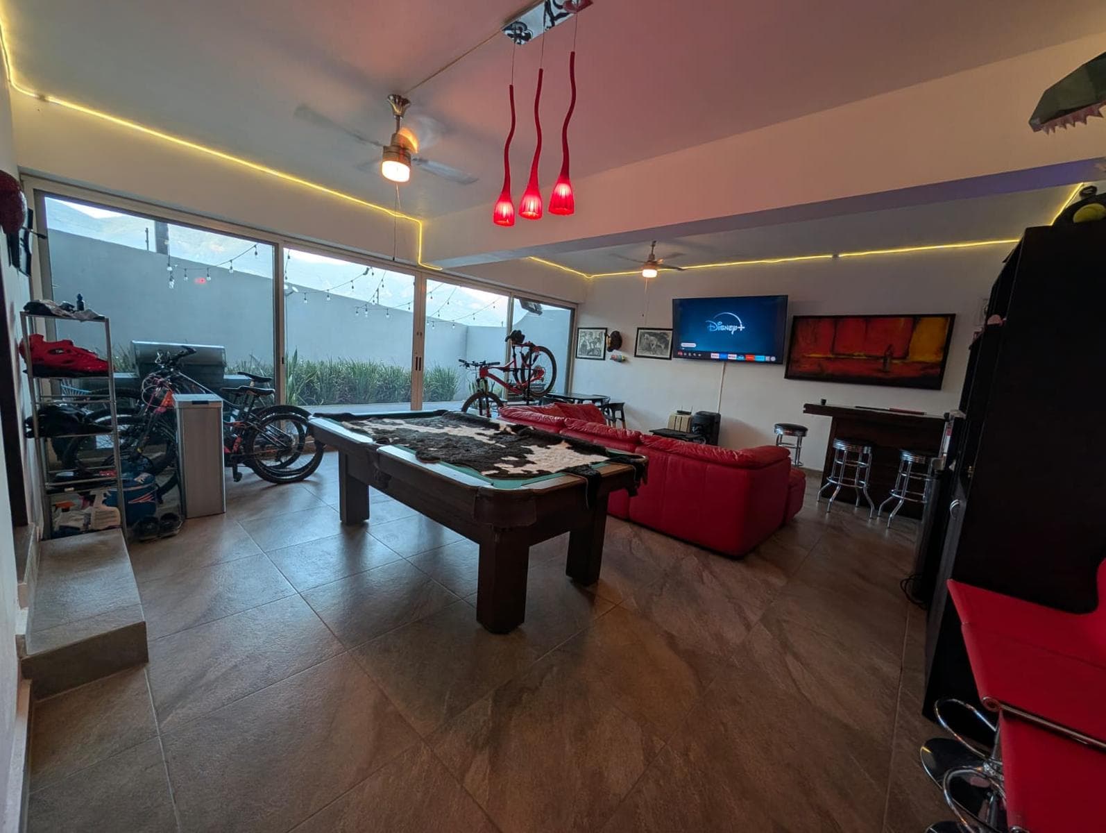 ESPECTACULAR RESIDENCIA DE LUJO EN VENTA – CAROLCO RESIDENCIAL, PRIMER SECTOR