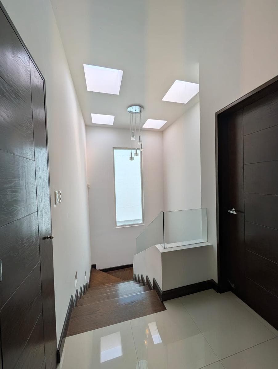 ESPECTACULAR RESIDENCIA DE LUJO EN VENTA – CAROLCO RESIDENCIAL, PRIMER SECTOR