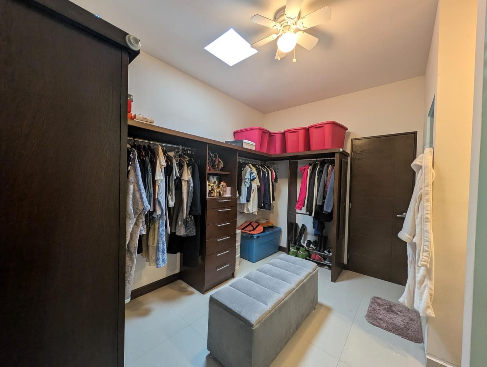 ESPECTACULAR RESIDENCIA DE LUJO EN VENTA – CAROLCO RESIDENCIAL, PRIMER SECTOR