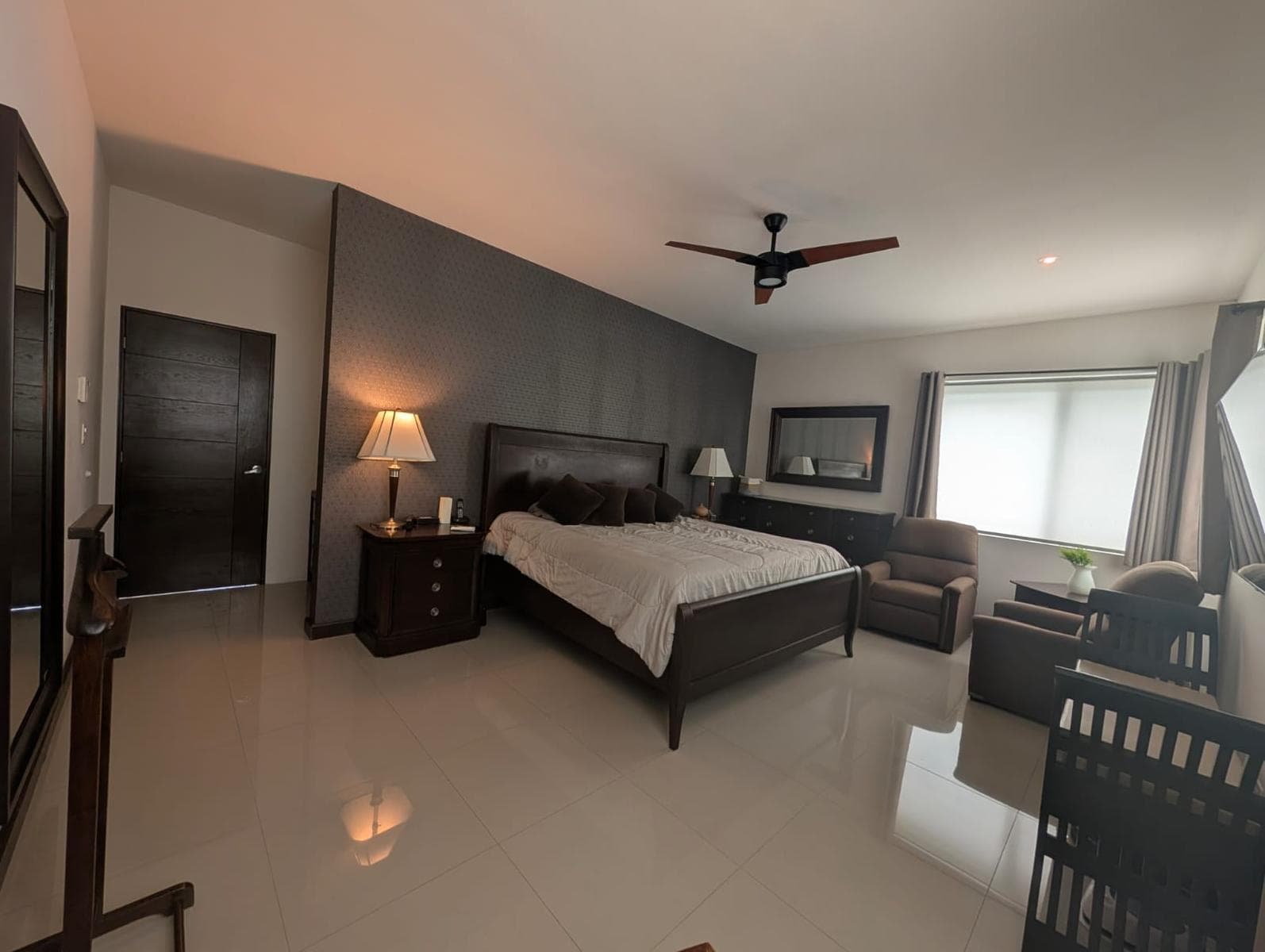 ESPECTACULAR RESIDENCIA DE LUJO EN VENTA – CAROLCO RESIDENCIAL, PRIMER SECTOR
