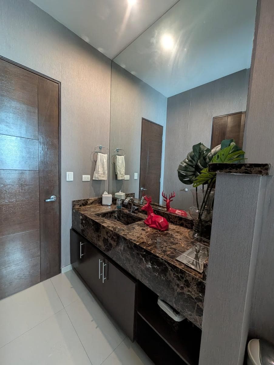ESPECTACULAR RESIDENCIA DE LUJO EN VENTA – CAROLCO RESIDENCIAL, PRIMER SECTOR