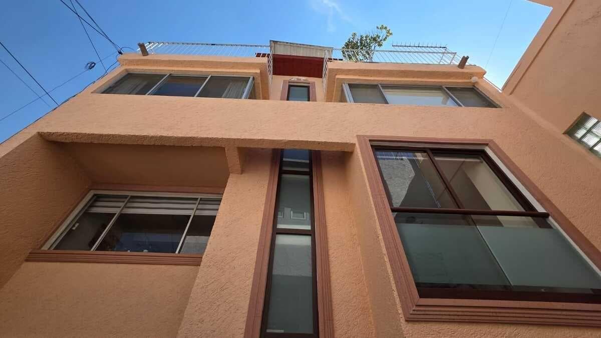 Condominium Unit for Sale in Portales Sur with a Roof Garden and Fully Remodeled