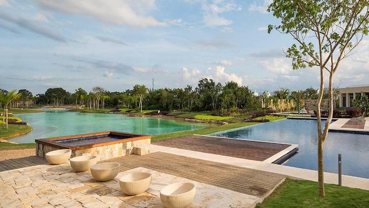 House in Altozano with a Beautiful View of the Lake