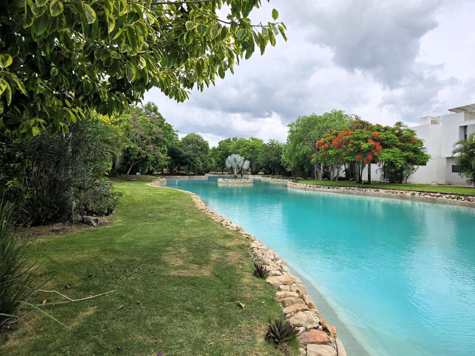 House in Altozano with a Beautiful View of the Lake