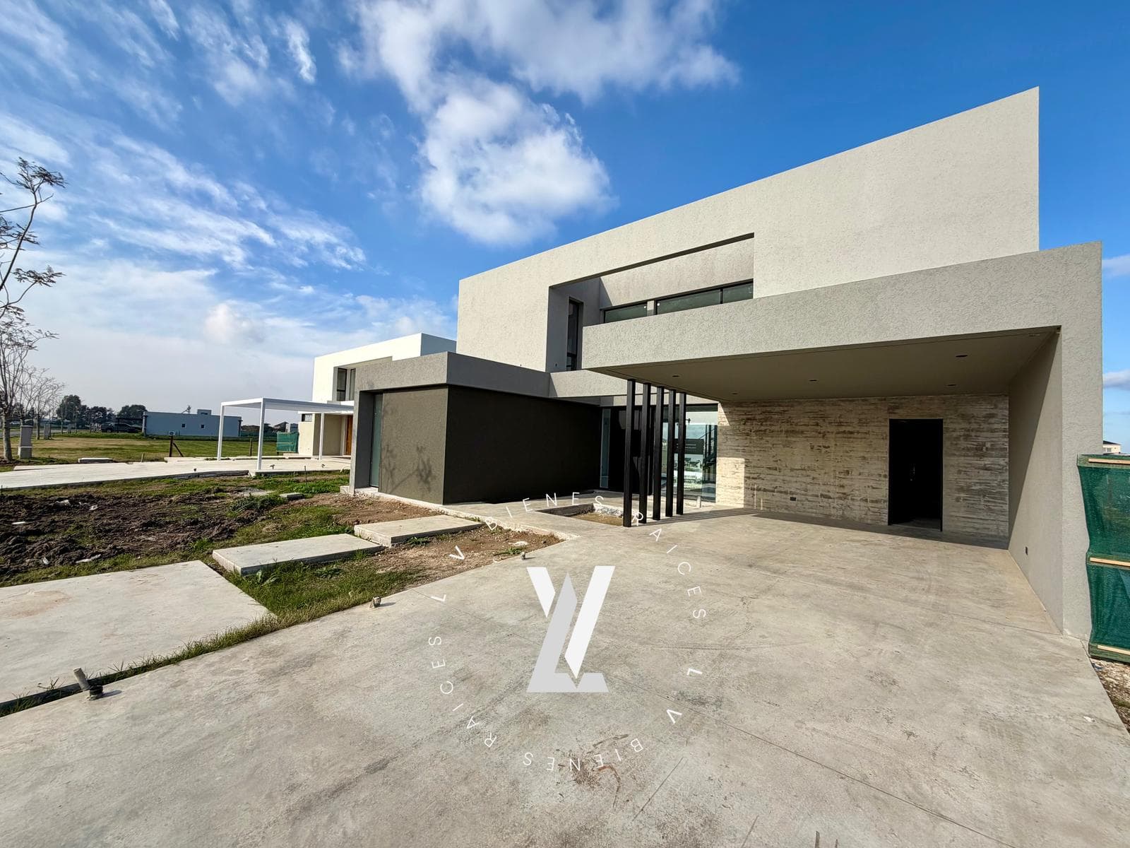 Modern 5-Bedroom House for Sale in Puerto Nizuc