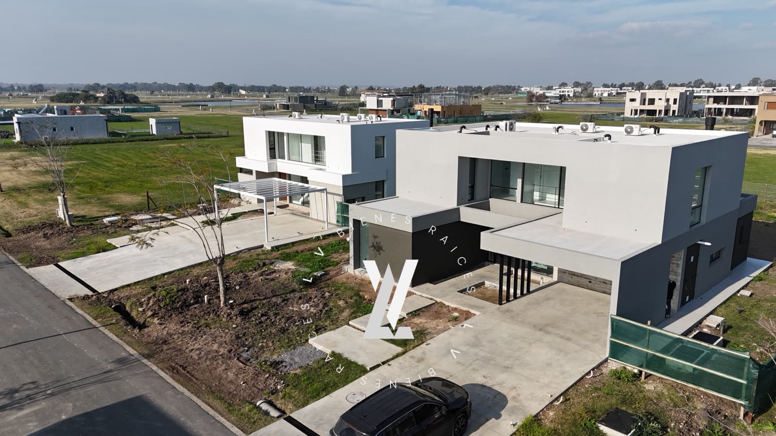 Modern 5-Bedroom House for Sale in Puerto Nizuc