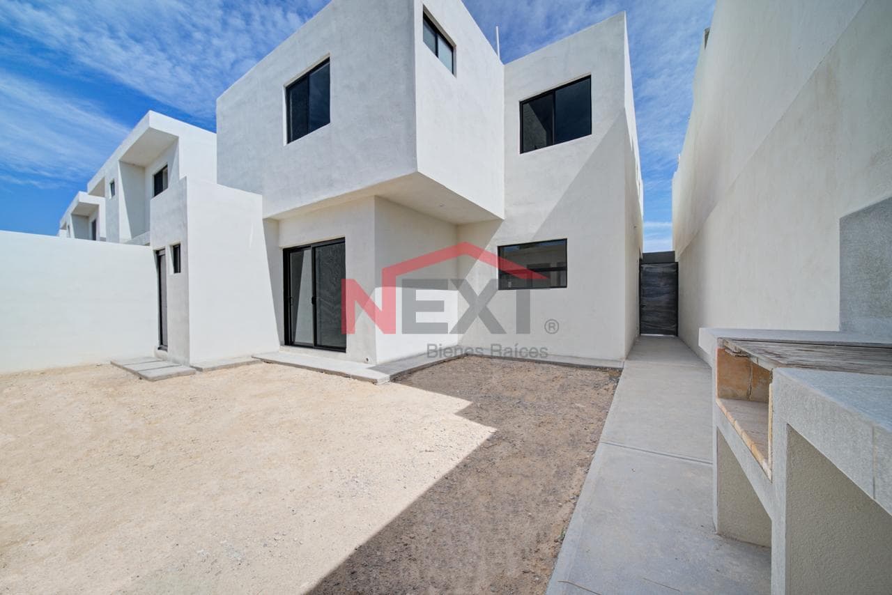 HOUSE FOR SALE IN SETERRA WITH NO NEIGHBORS BEHIND IT