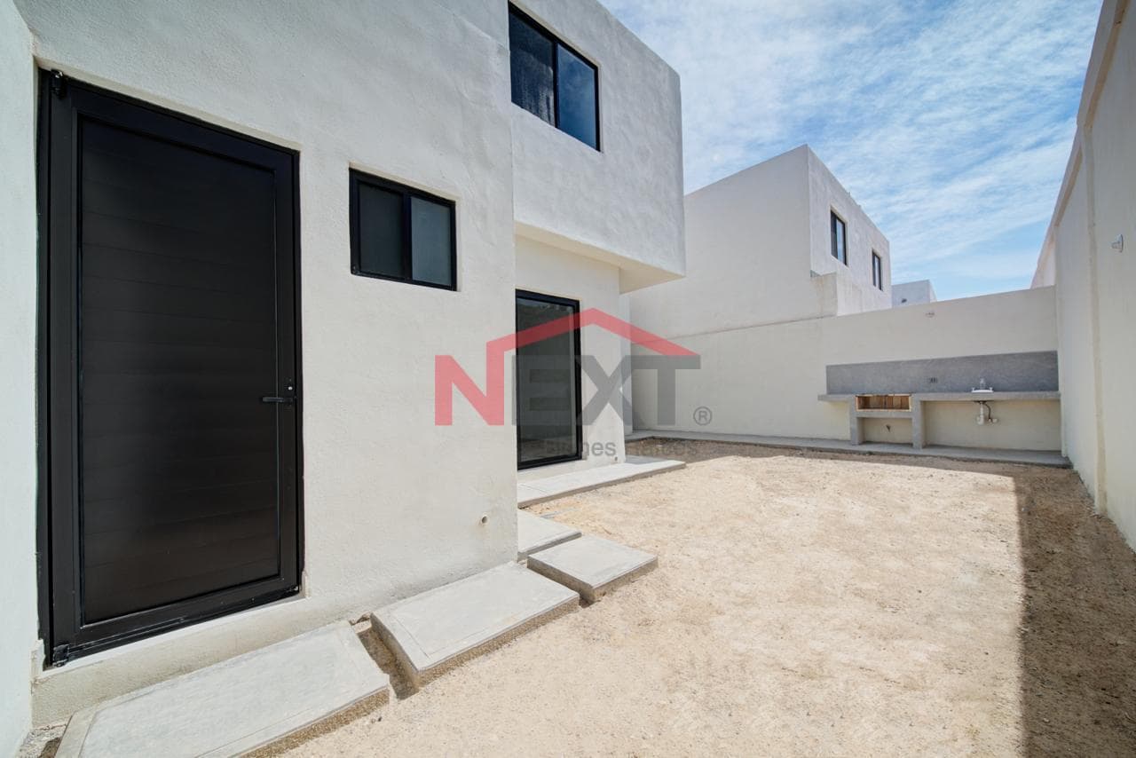 HOUSE FOR SALE IN SETERRA WITH NO NEIGHBORS BEHIND IT