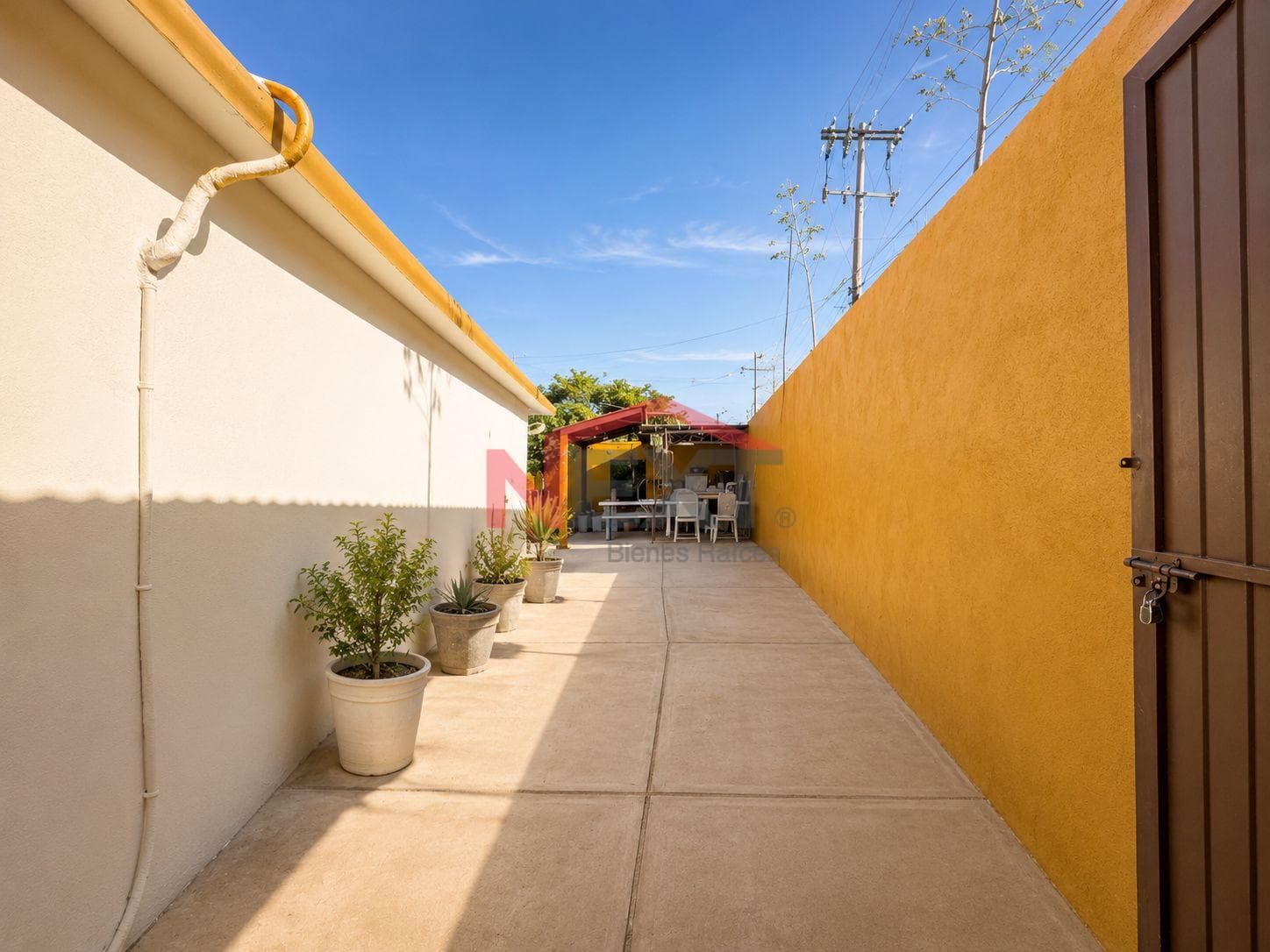 HOUSE FOR SALE IN COLINA BLANCA