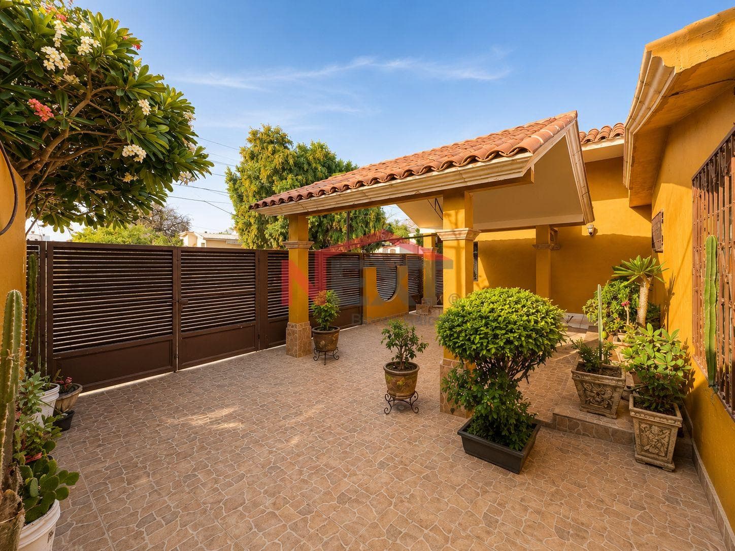HOUSE FOR SALE IN COLINA BLANCA